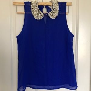 NWOT BLUE PEARL STUDDED ROUND NECK TOP